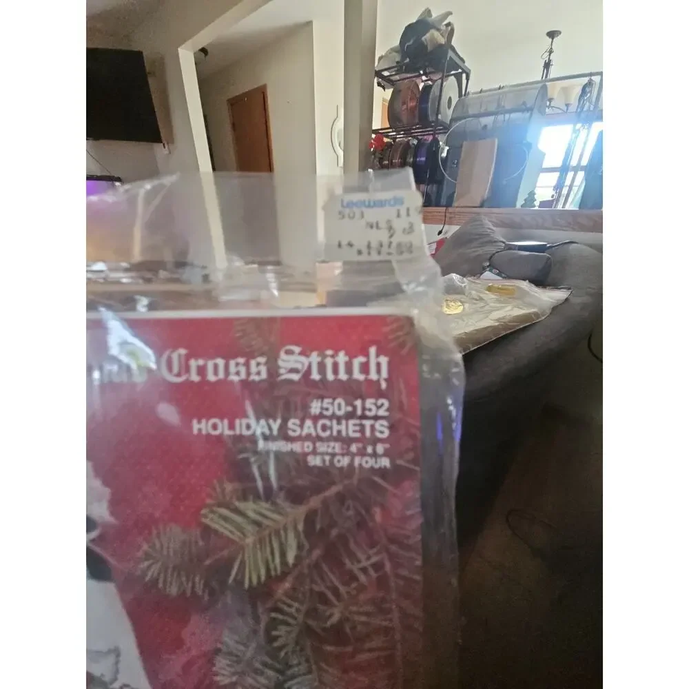 Janlynn Christmas Cross Stitch Kit Holiday Sachets #50-152 Vintage 1989
